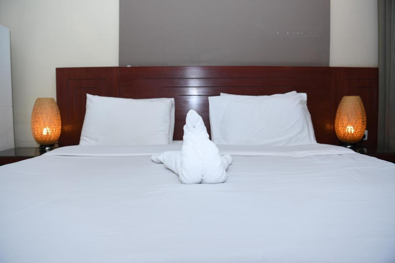 Continental Suite Farwaniya Kuwait City Exterior foto