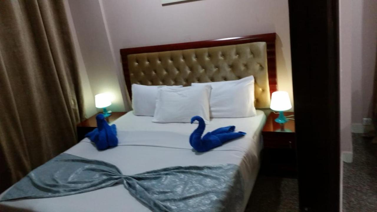 Continental Suite Farwaniya Kuwait City Exterior foto