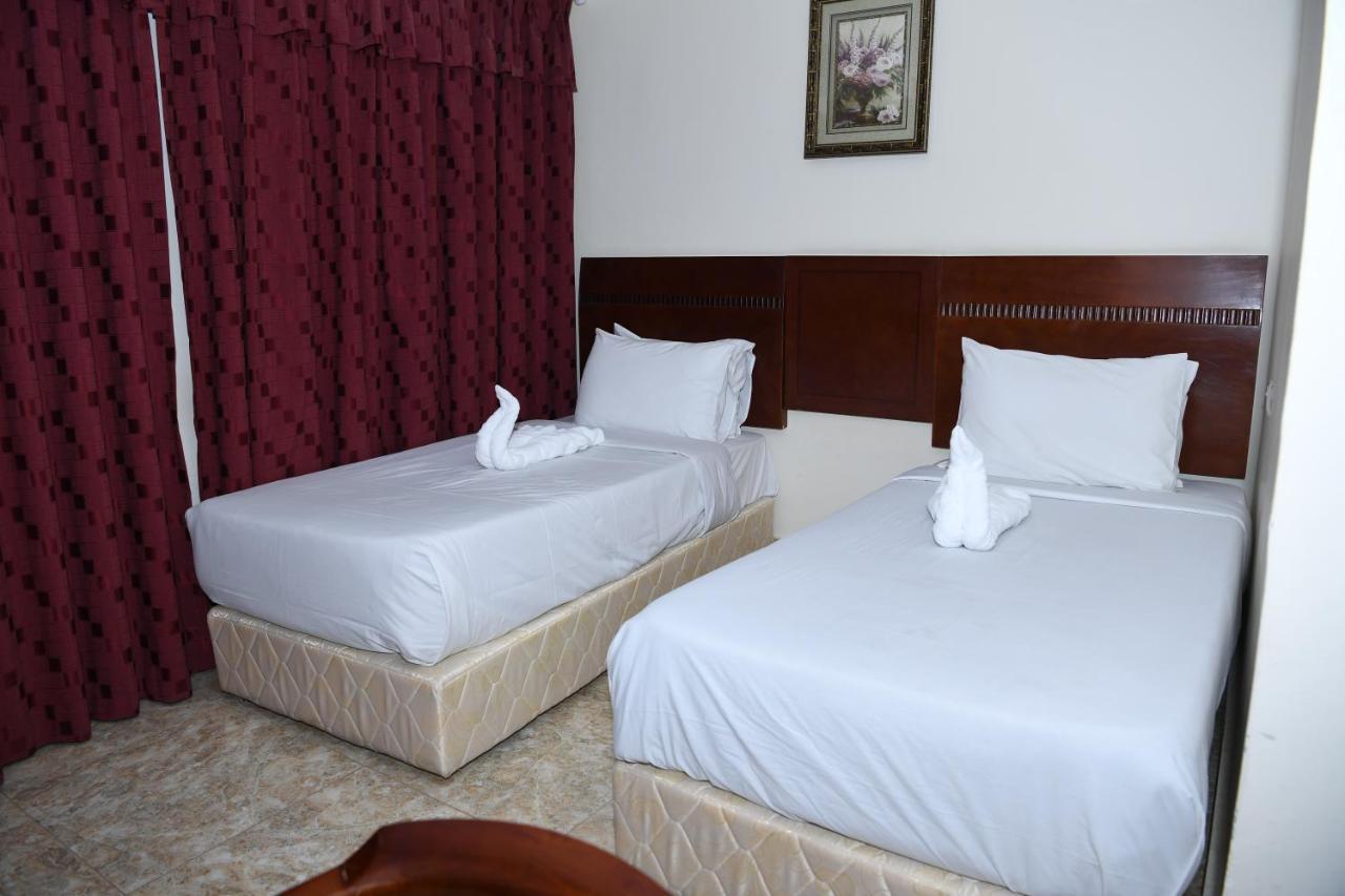 Continental Suite Farwaniya Kuwait City Exterior foto