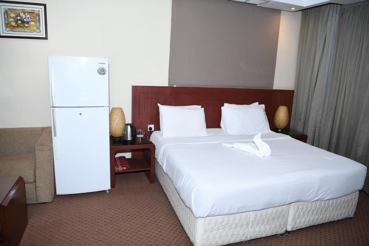 Continental Suite Farwaniya Kuwait City Exterior foto