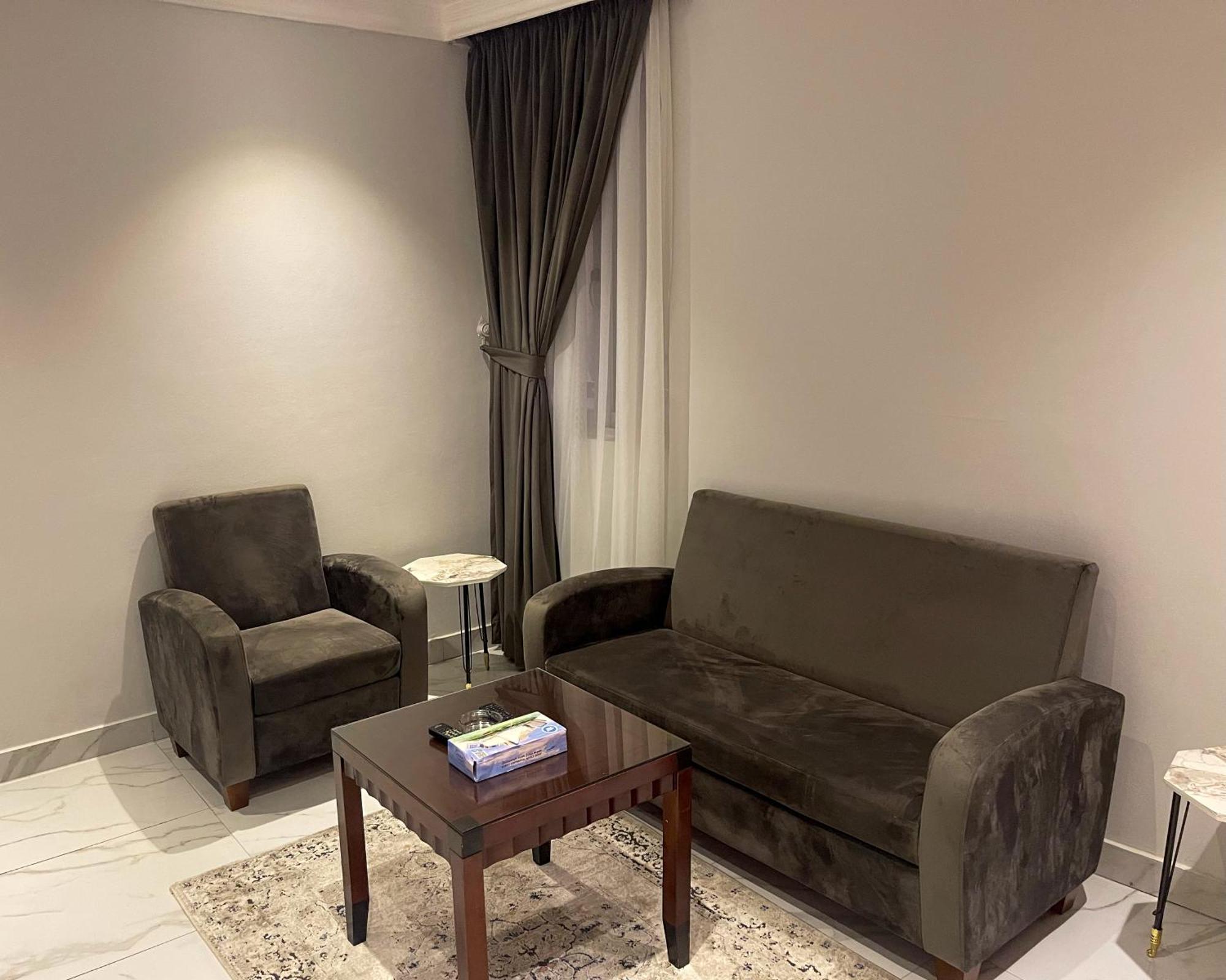 Continental Suite Farwaniya Kuwait City Exterior foto
