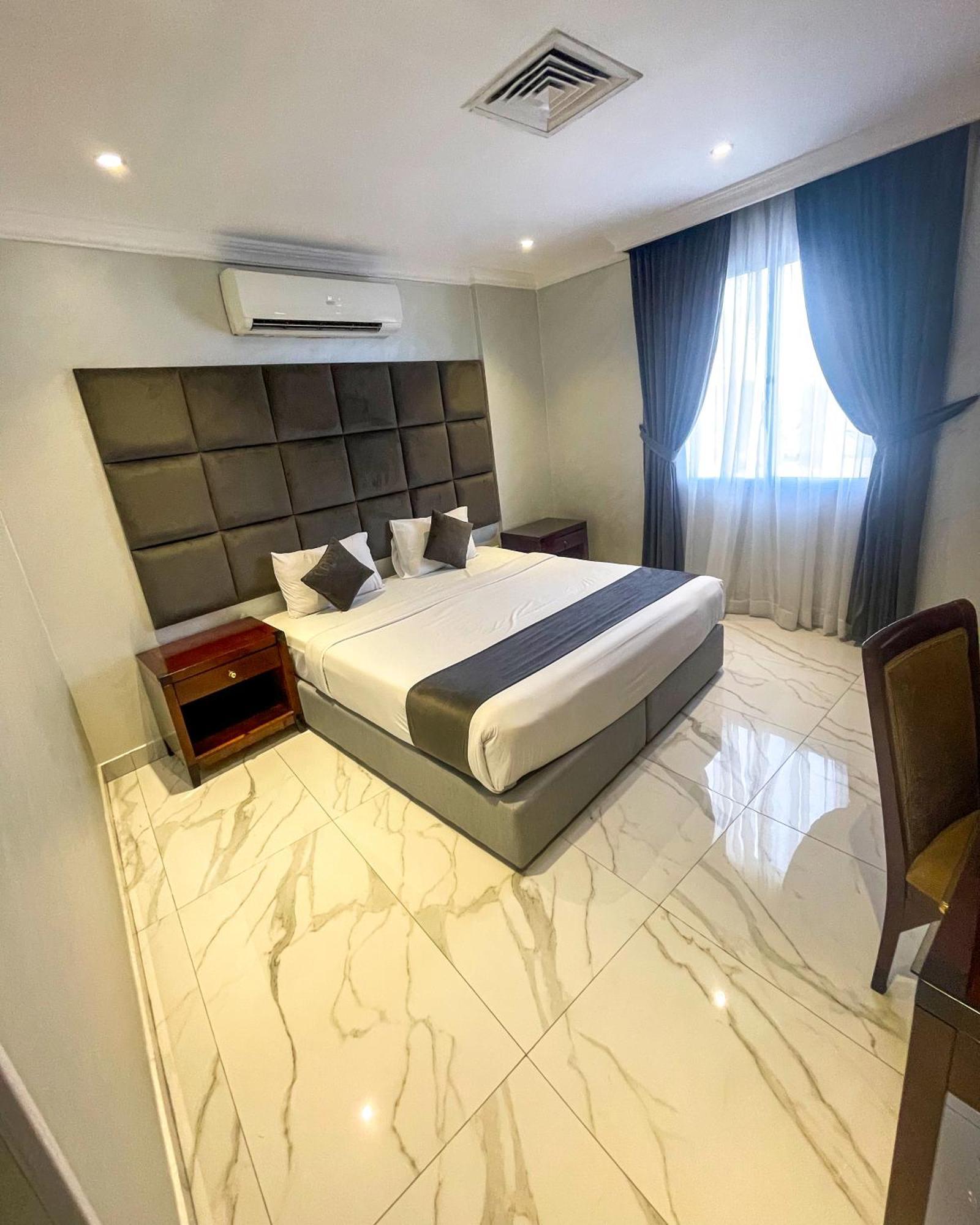 Continental Suite Farwaniya Kuwait City Exterior foto