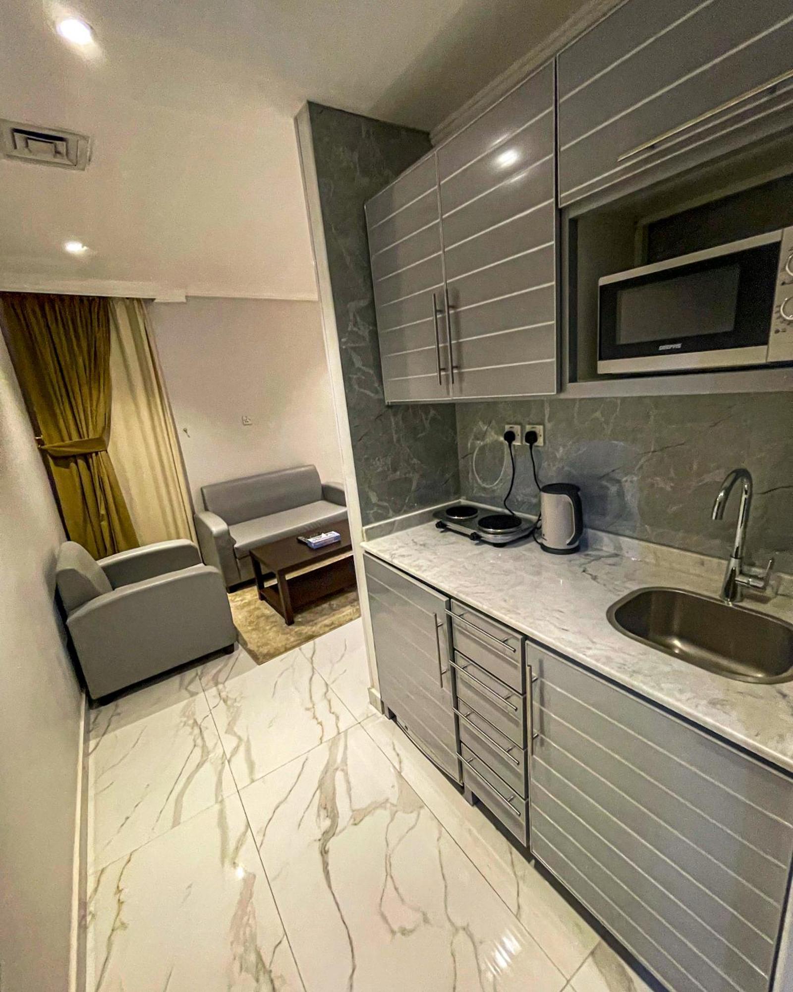 Continental Suite Farwaniya Kuwait City Exterior foto
