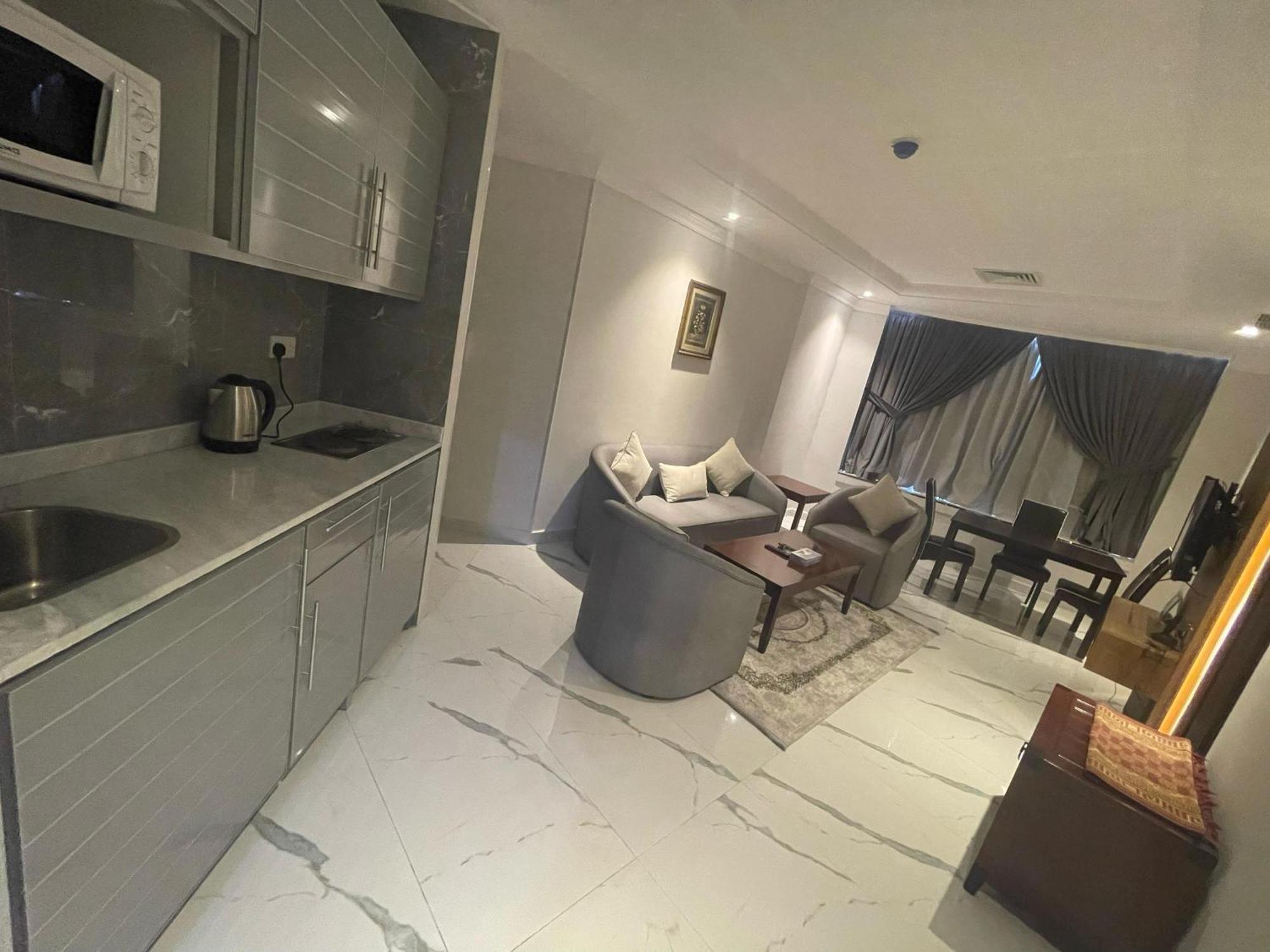Continental Suite Farwaniya Kuwait City Exterior foto