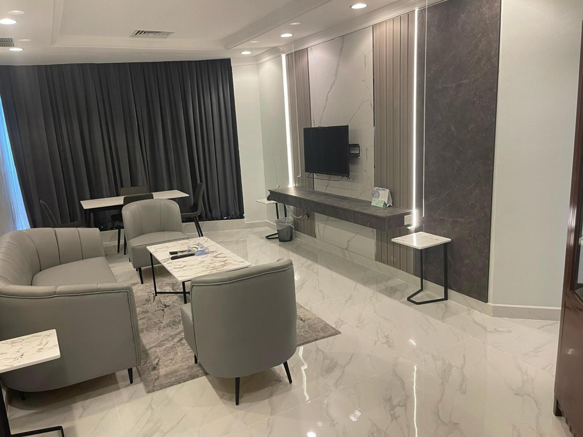 Continental Suite Farwaniya Kuwait City Exterior foto