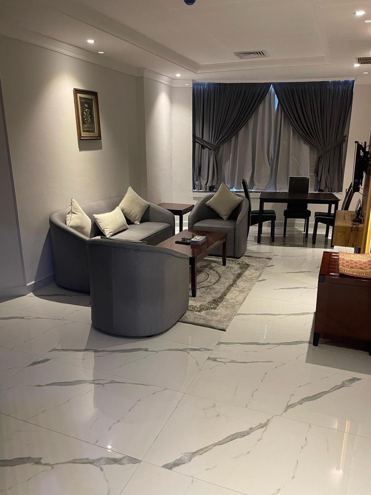 Continental Suite Farwaniya Kuwait City Exterior foto