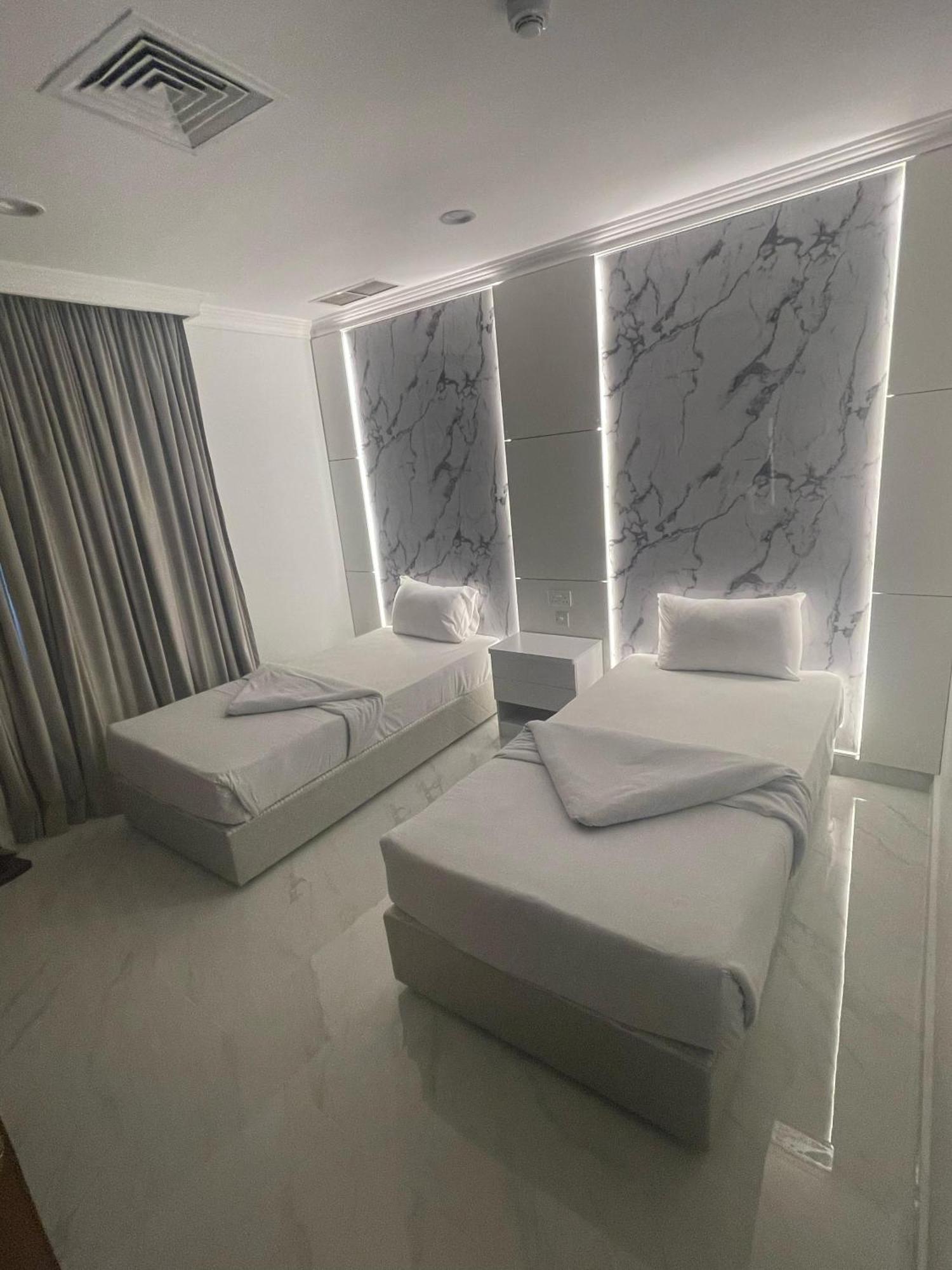 Continental Suite Farwaniya Kuwait City Exterior foto