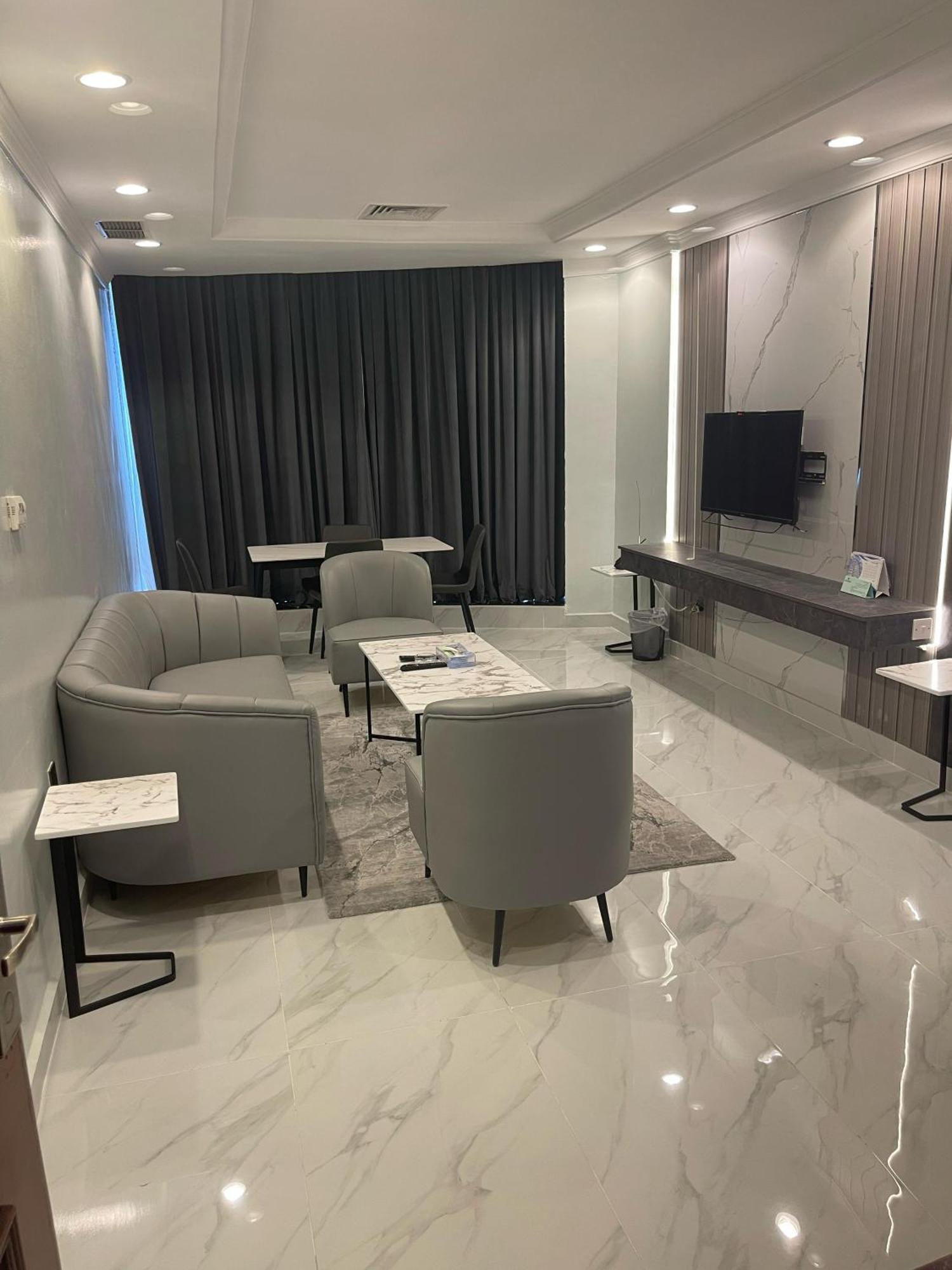 Continental Suite Farwaniya Kuwait City Exterior foto