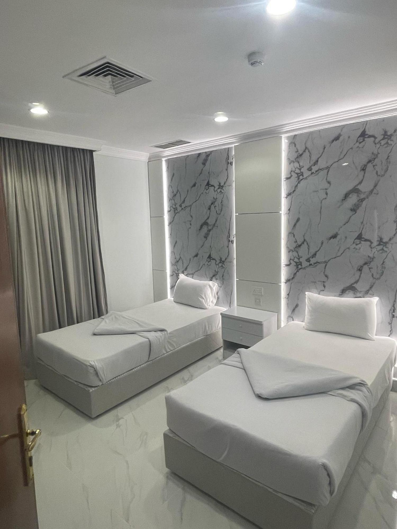Continental Suite Farwaniya Kuwait City Exterior foto