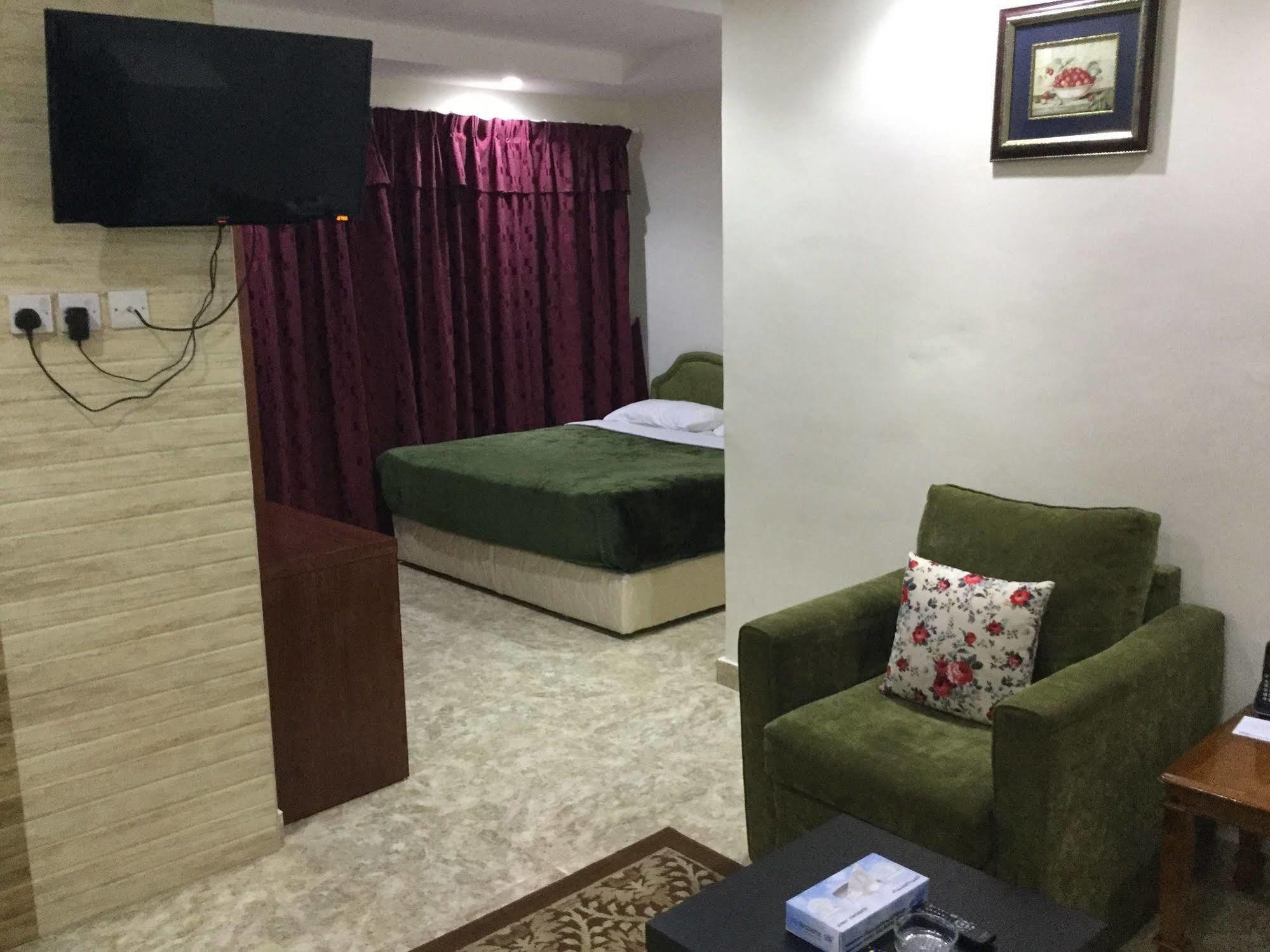 Continental Suite Farwaniya Kuwait City Exterior foto