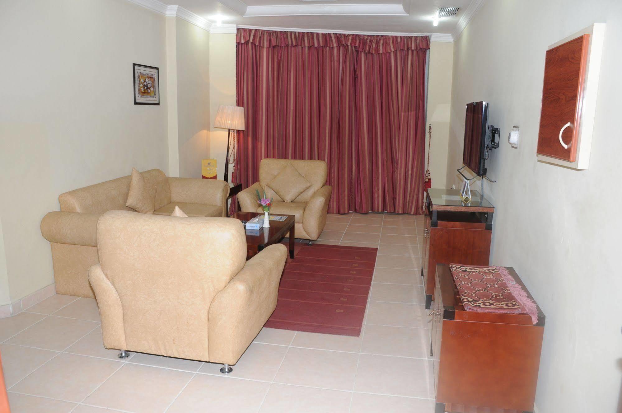 Continental Suite Farwaniya Kuwait City Exterior foto