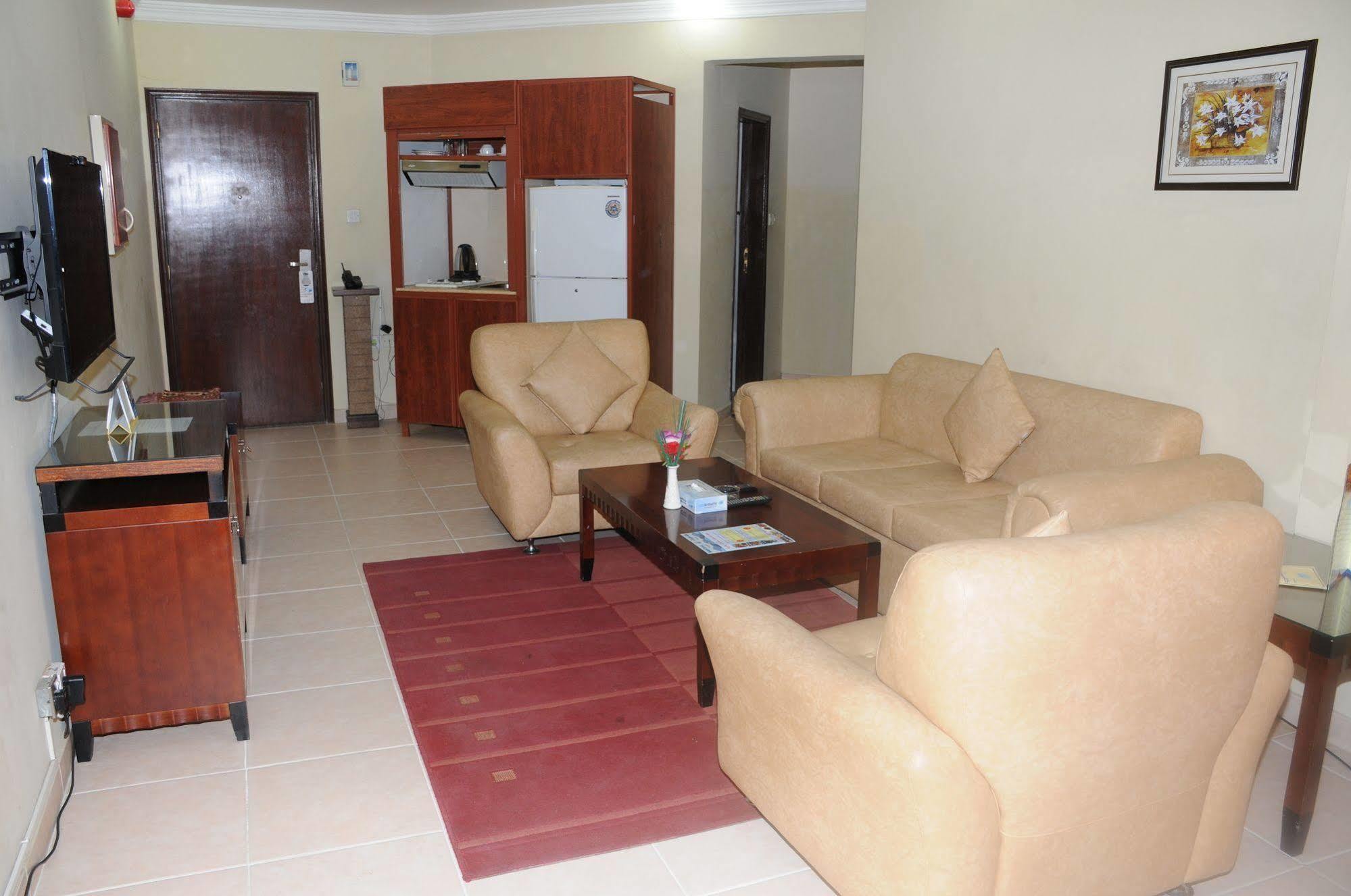 Continental Suite Farwaniya Kuwait City Exterior foto