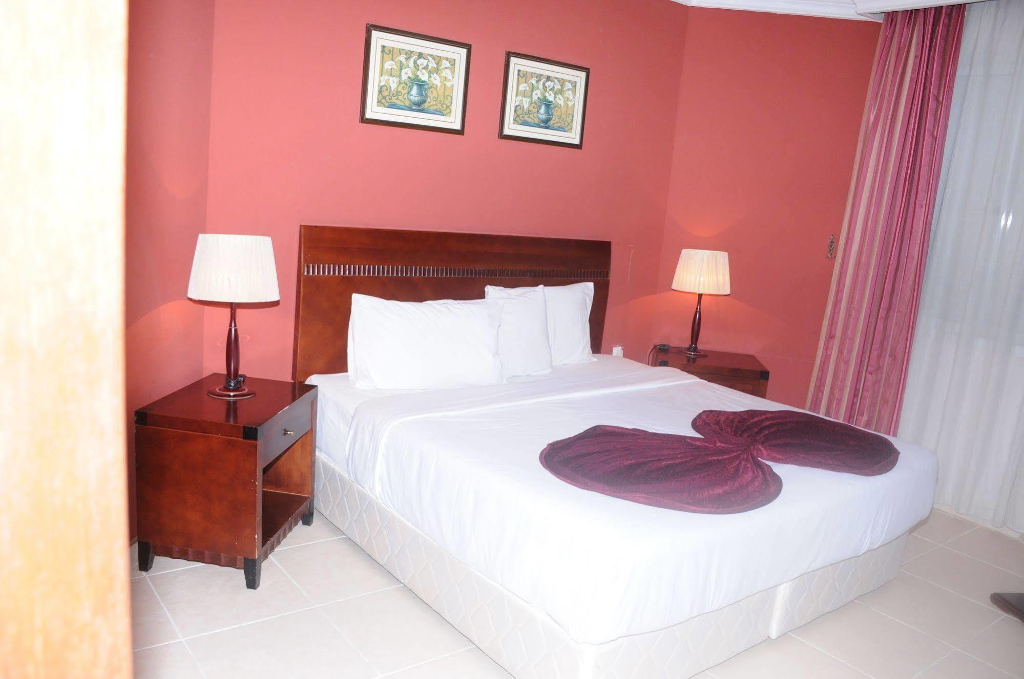Continental Suite Farwaniya Kuwait City Exterior foto