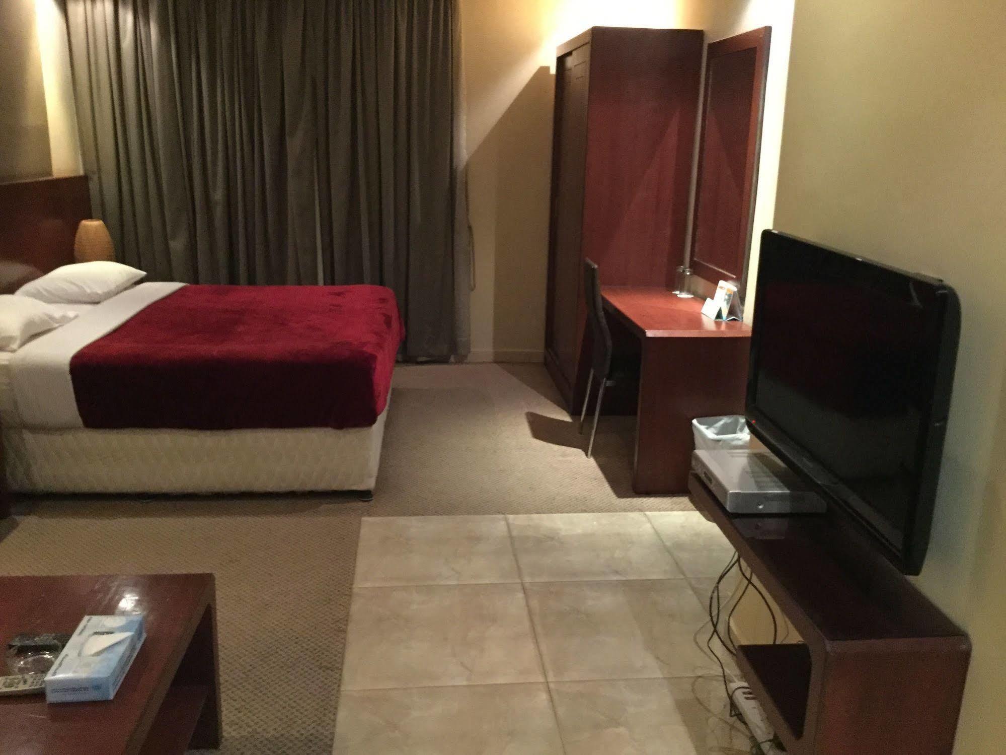 Continental Suite Farwaniya Kuwait City Exterior foto